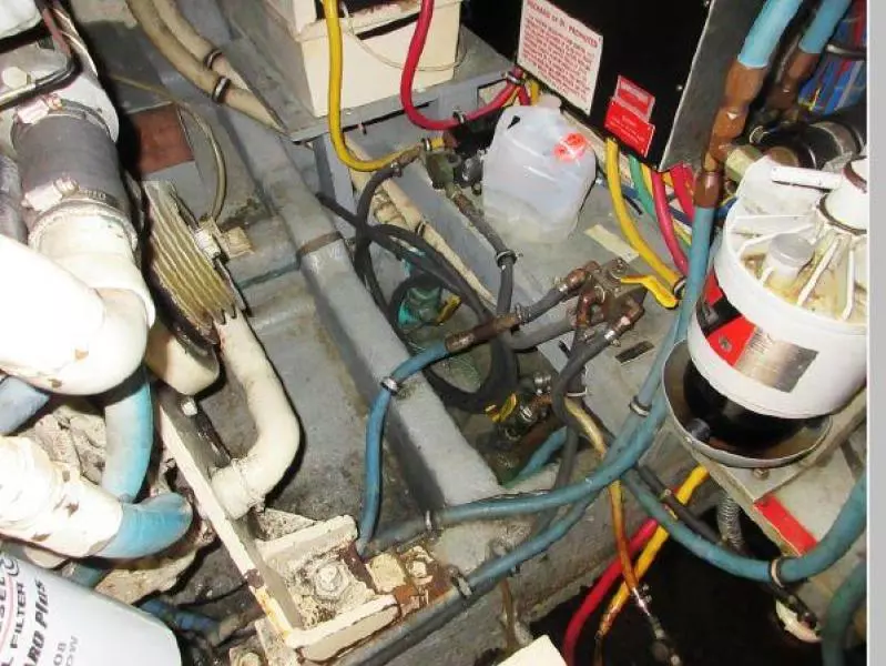 1990 Hatteras 38 Convertible