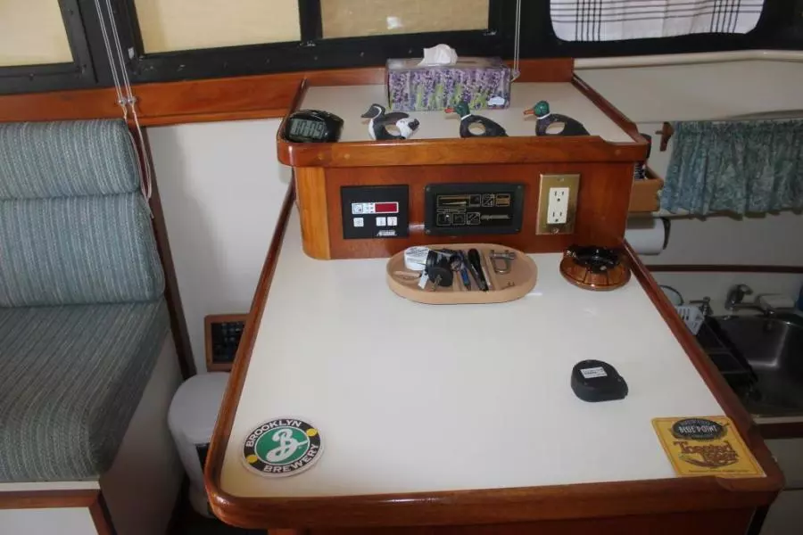 2000 Camano 31 Troll