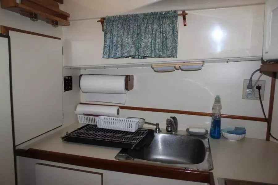 2000 Camano 31 Troll