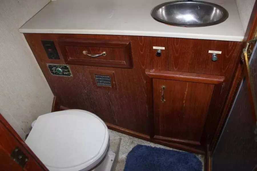 1988 Egg Harbor 33 Flybridge