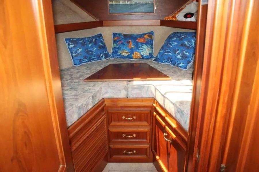 1988 Egg Harbor 33 Flybridge