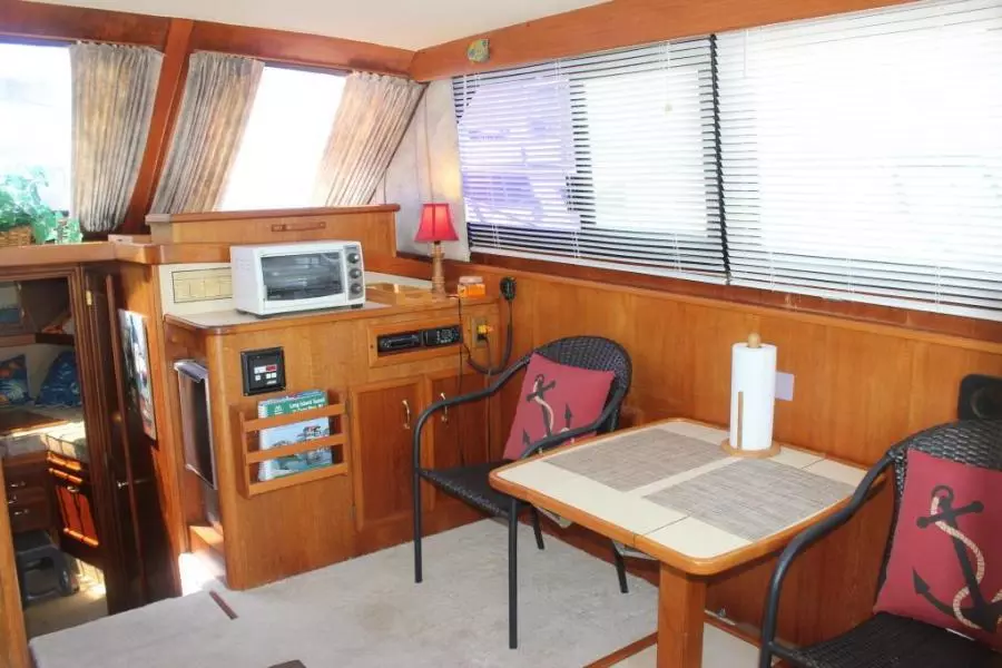 1988 Egg Harbor 33 Flybridge