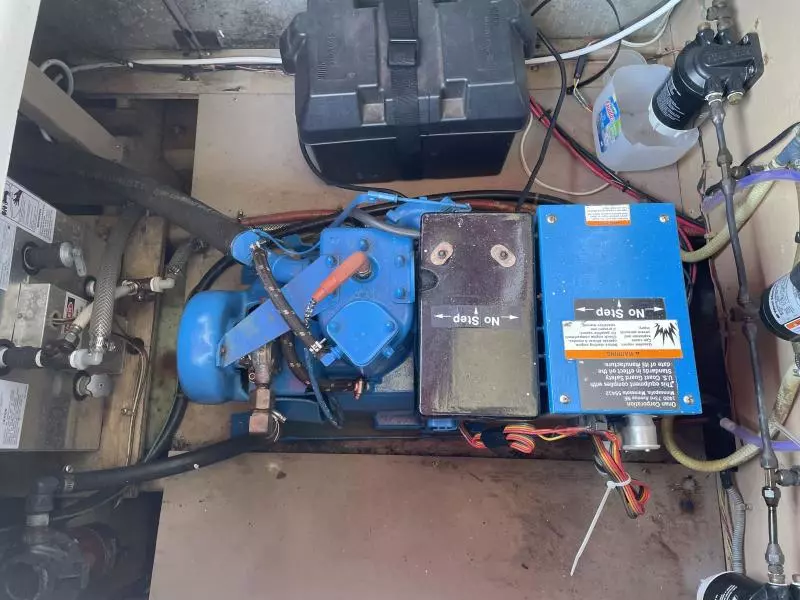 1986 Silverton 34 Convertible