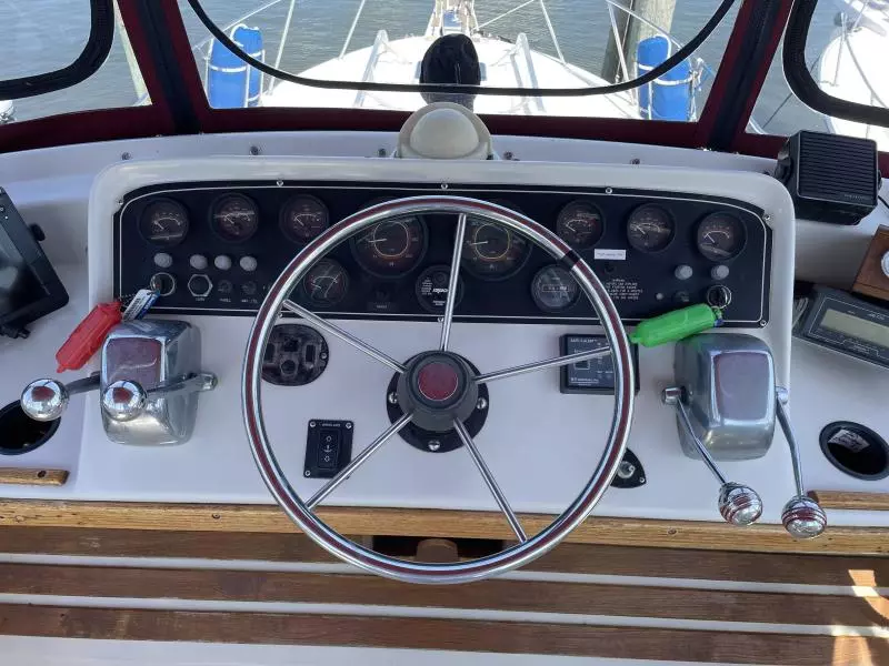 1986 Silverton 34 Convertible