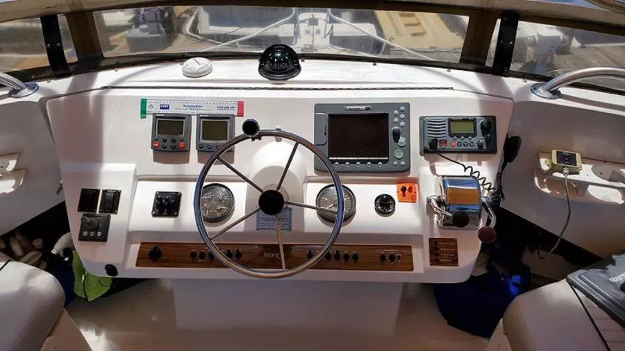 2002 Mainship 390 Trawler