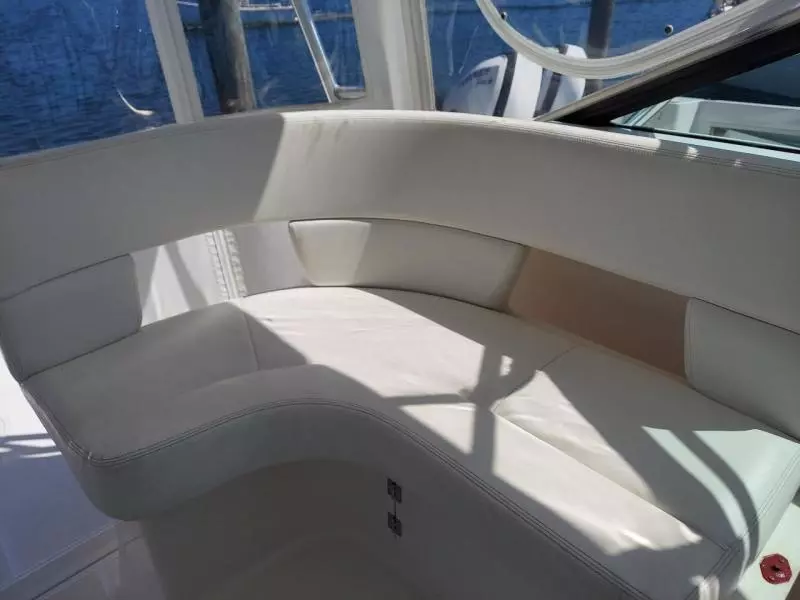 2005 Tiara Yachts 2900 Classic