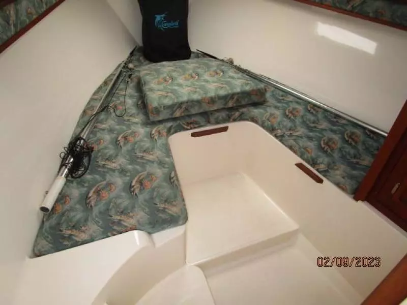 25' Carolina Classic stateroom2