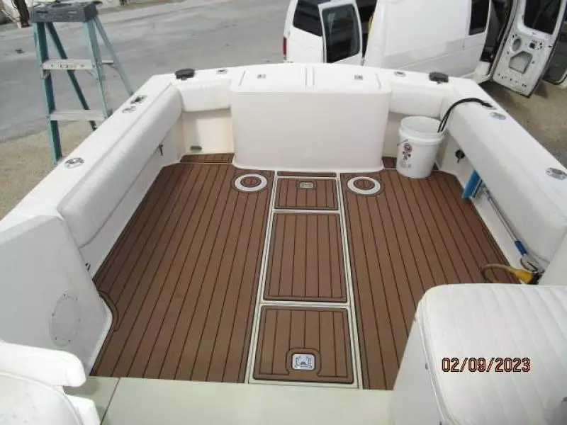 25' Carolina Classic cockpit aft