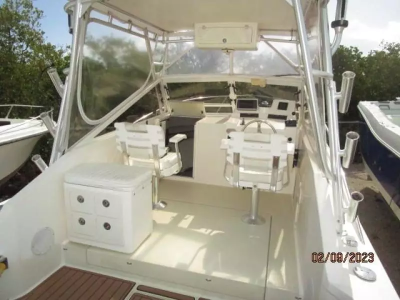 25' Carolina Classic cockpit forward