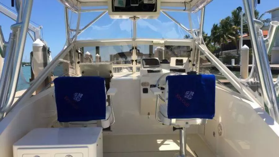 25' Carolina Classic helm forward