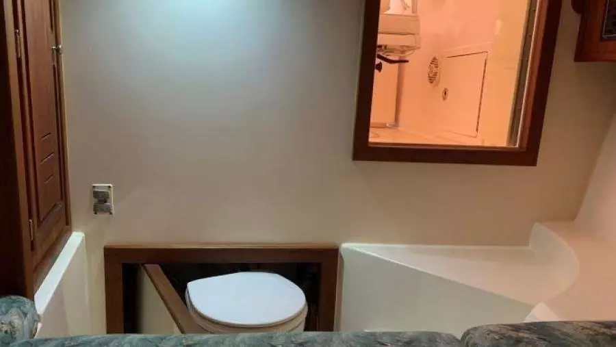 25' Carolina Classic stateroom aft