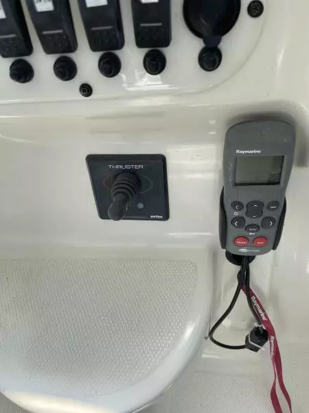 2009 Hydra-Sports Vector 2900