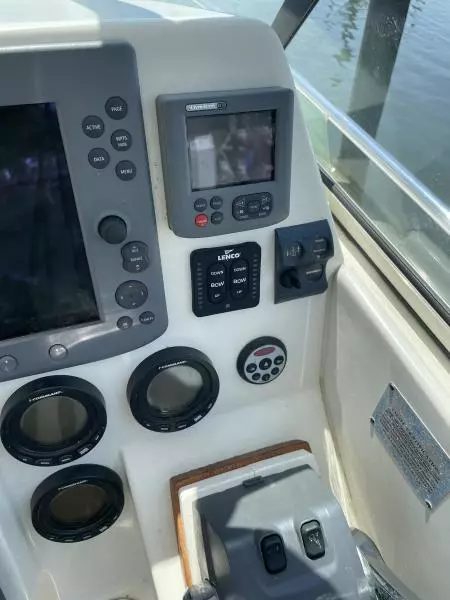 2009 Hydra-Sports Vector 2900