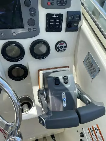 2009 Hydra-Sports Vector 2900