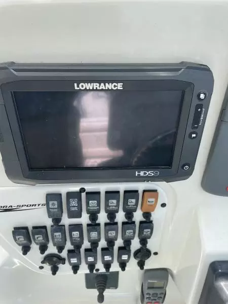 2009 Hydra-Sports Vector 2900