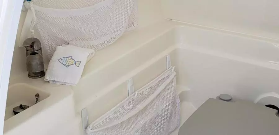 8C.  ENCLOSED HEAD (2)