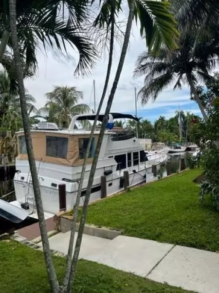 1989 Heritage East Sundeck Trawler