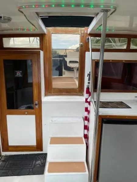 1989 Heritage East Sundeck Trawler