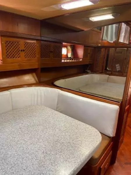 1989 Heritage East Sundeck Trawler