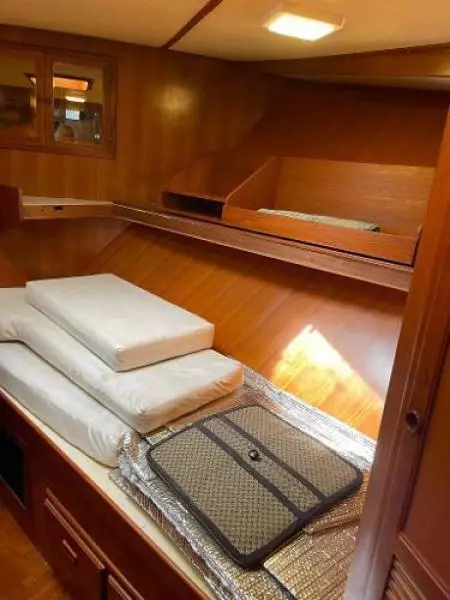 1989 Heritage East Sundeck Trawler