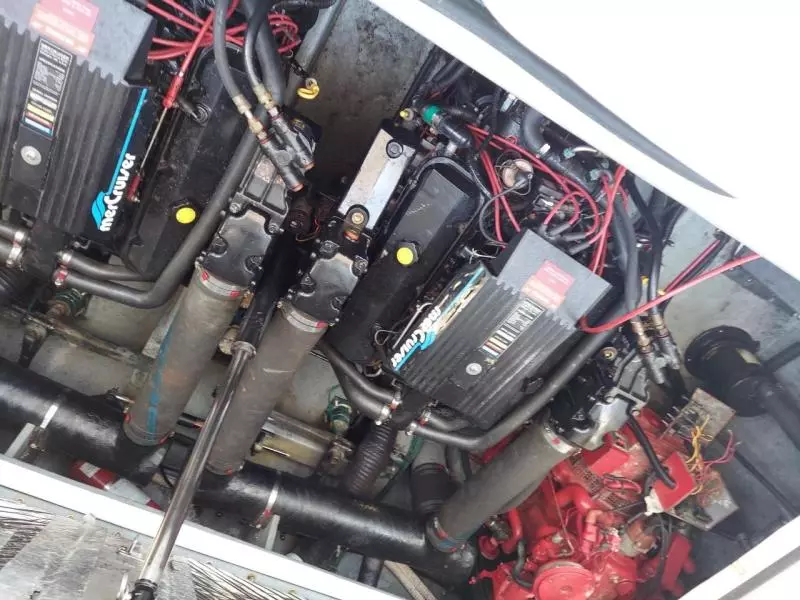 1995 Sea Ray 330 Sundancer