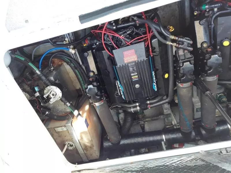 1995 Sea Ray 330 Sundancer