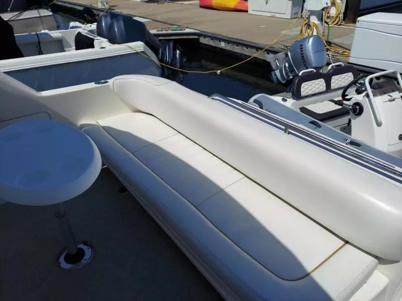 1995 Sea Ray 330 Sundancer