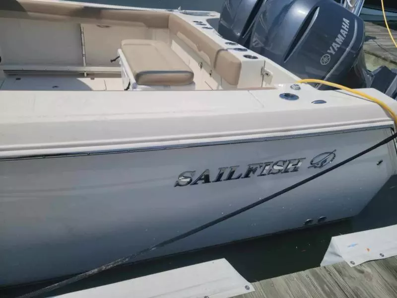 2018 Sailfish 320 Express
