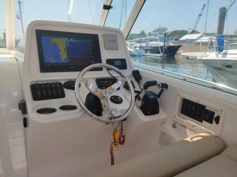 2018 Sailfish 320 Express