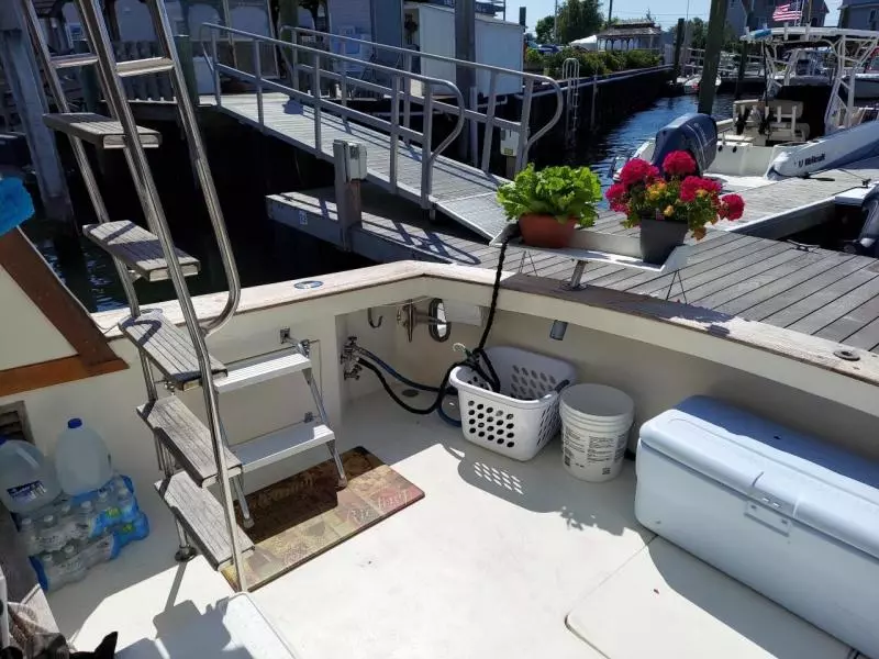 1989 Egg Harbor Sedan Bridge