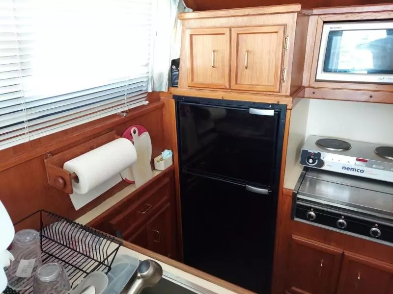 1989 Egg Harbor Sedan Bridge