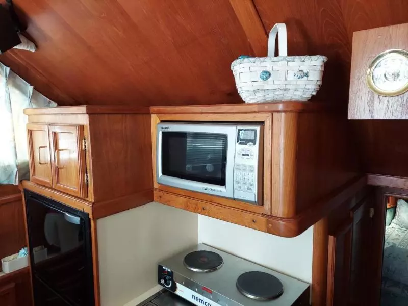 1989 Egg Harbor Sedan Bridge