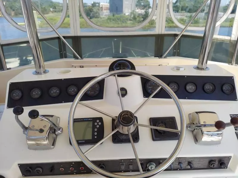 1989 Egg Harbor Sedan Bridge