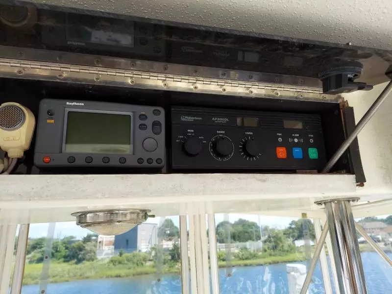 1989 Egg Harbor Sedan Bridge