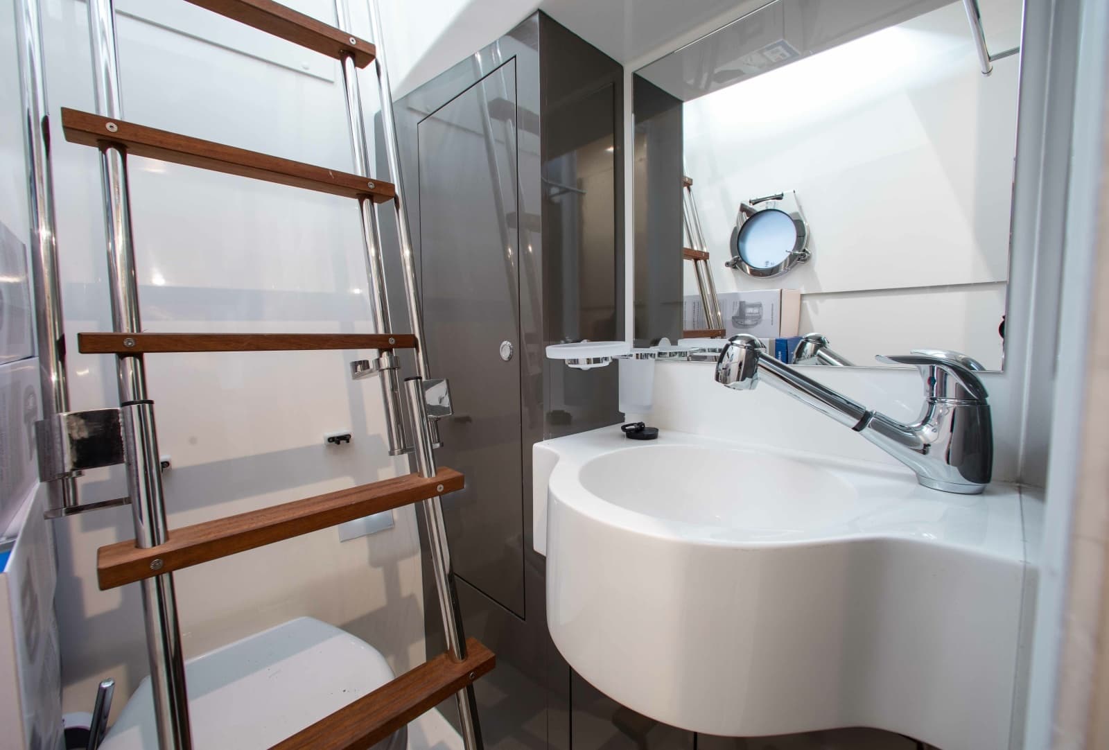 2022 Ferretti Yachts 550