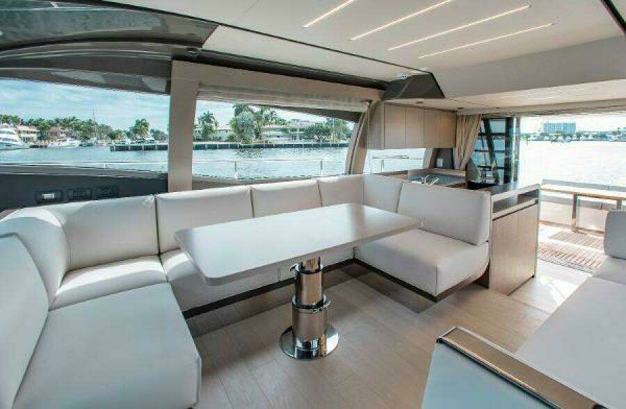 2022 Ferretti Yachts 550
