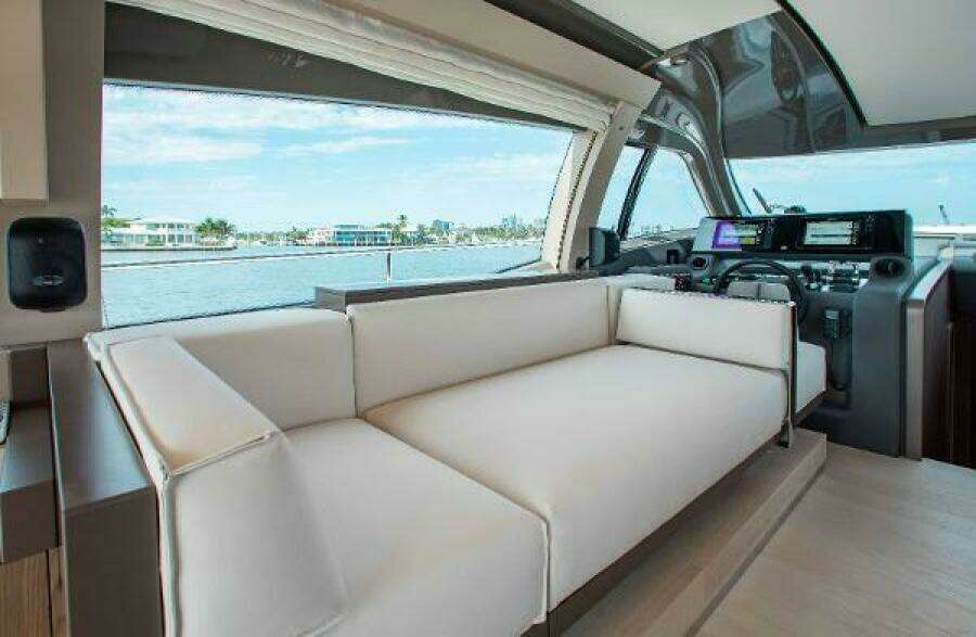 2022 Ferretti Yachts 550