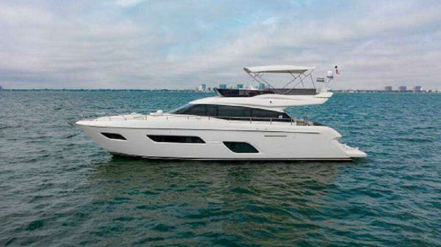2022 Ferretti Yachts 550