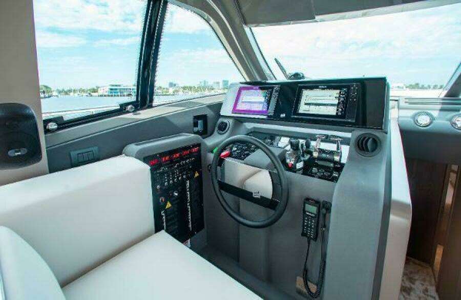 2022 Ferretti Yachts 550