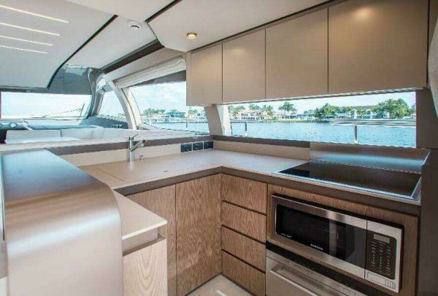 2022 Ferretti Yachts 550