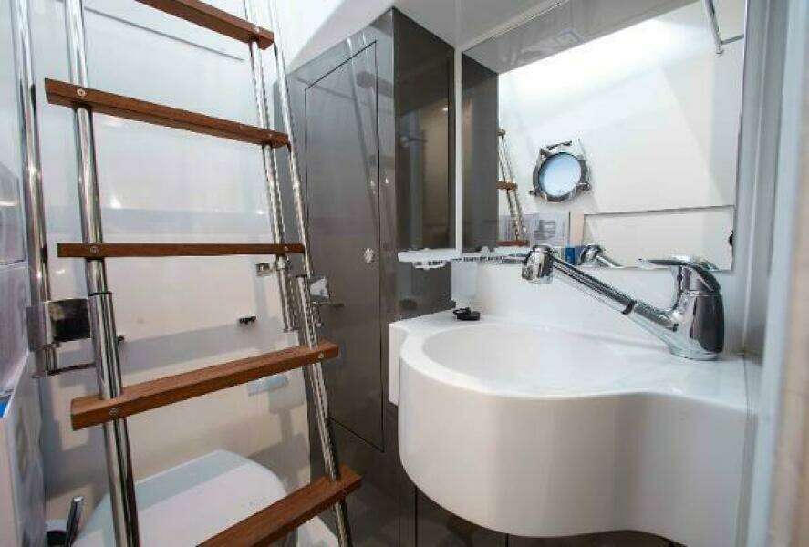 2022 Ferretti Yachts 550