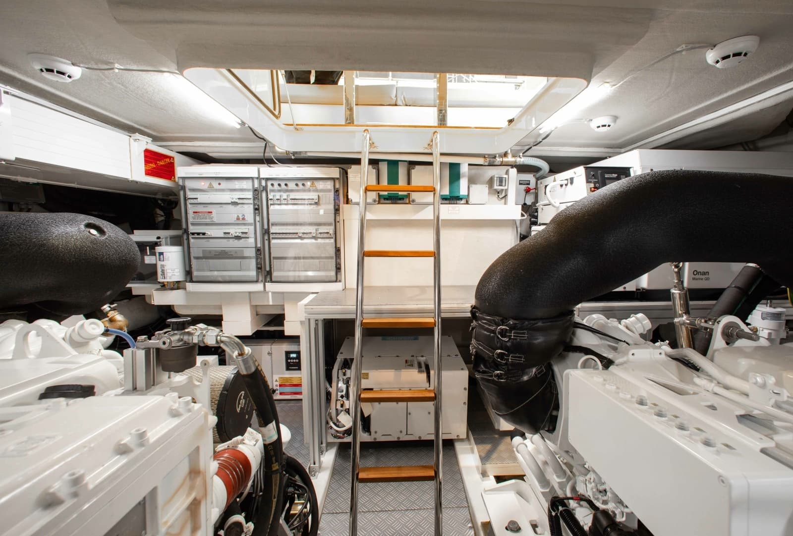 2022 Ferretti Yachts 550