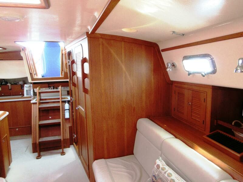 Salon aft to Head & Aft Cabin
