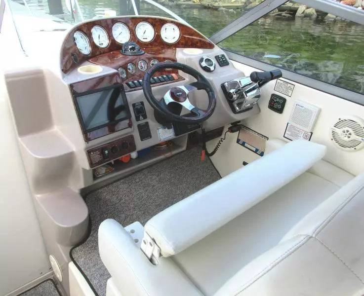 2005 Rinker 320 Fiesta Vee