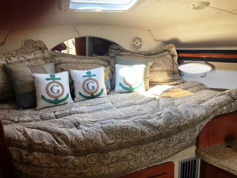 2005 Rinker 320 Fiesta Vee