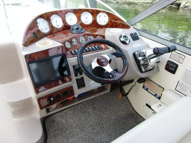 2005 Rinker 320 Fiesta Vee