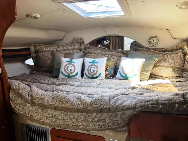 2005 Rinker 320 Fiesta Vee