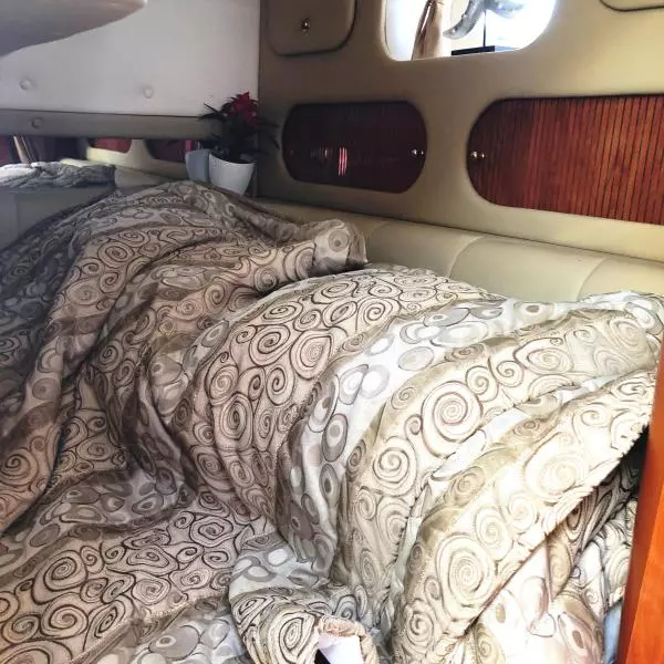 2005 Rinker 320 Fiesta Vee