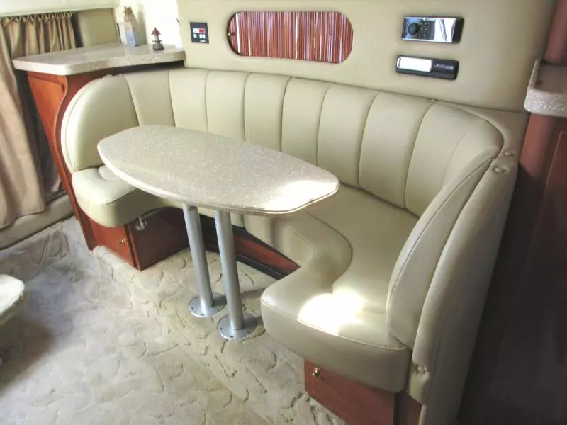 2005 Rinker 320 Fiesta Vee