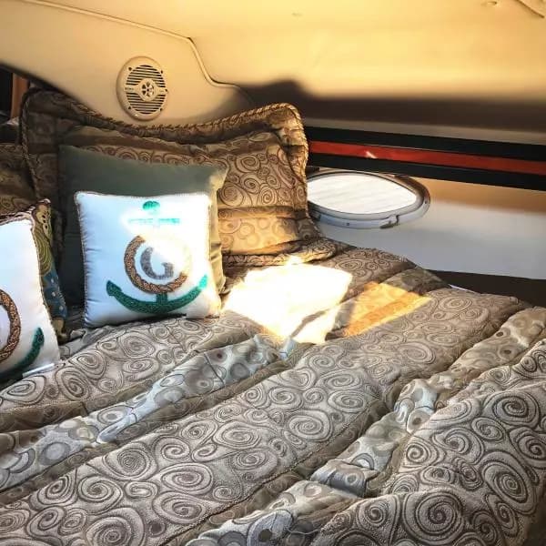 2005 Rinker 320 Fiesta Vee